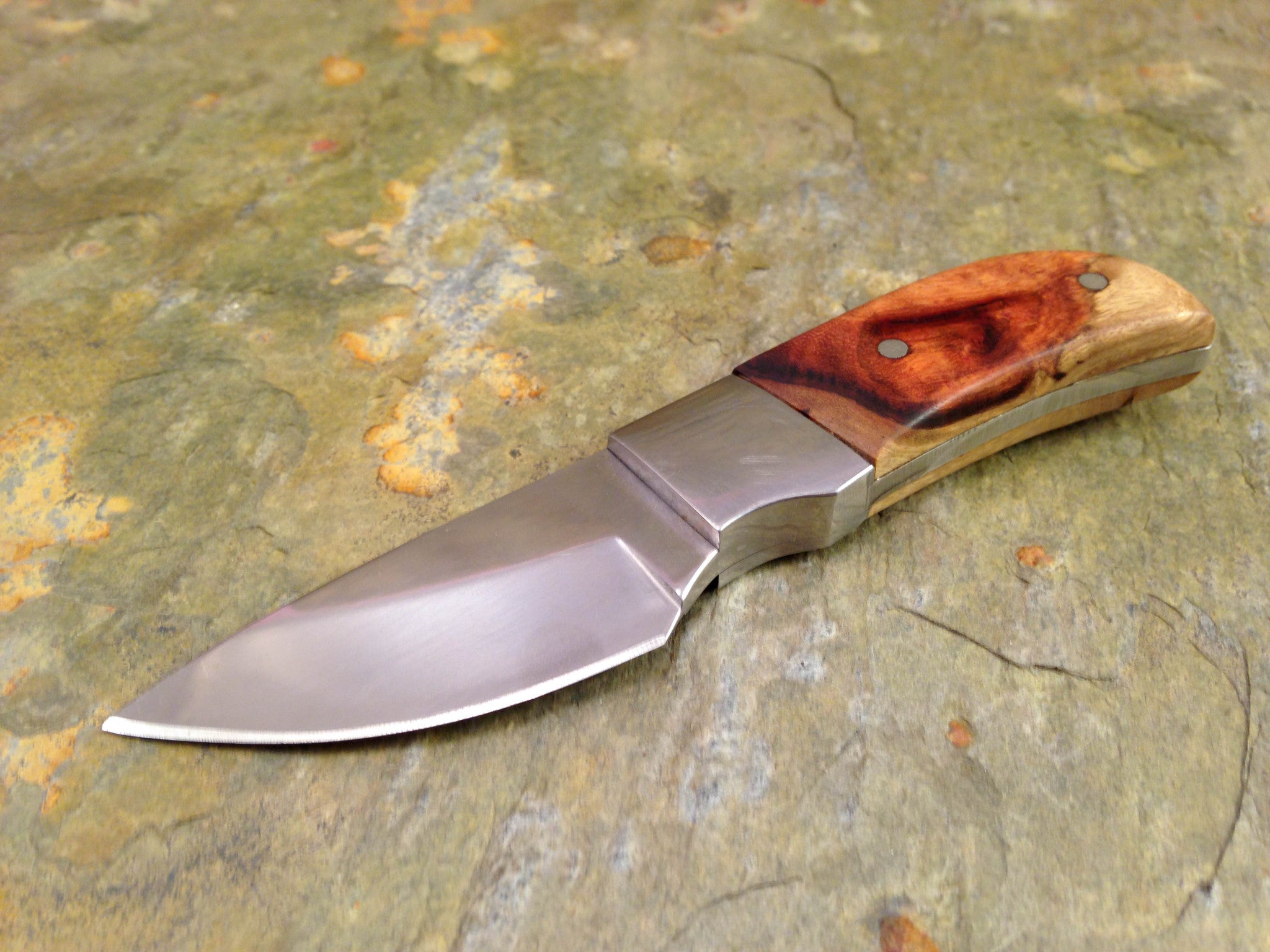 Small Hunting Knife 001 (rosewood) - No One Alike